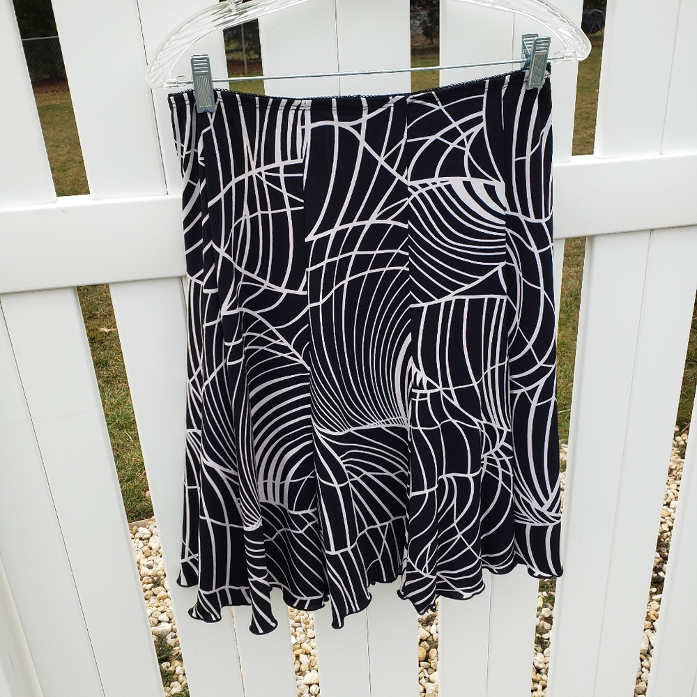 💋3/$20 SALE!💋Molly & Maxx Swirly Cute Skirt - Picture 6 of 8